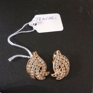 Vintage Trifari  Crip-on-earring